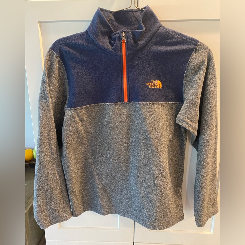 💙The North Face boys quarter zip fleece (thin grade) jacket.